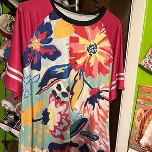 Short Sleeve Pink Floral T Shirt XXL. More like a XL.